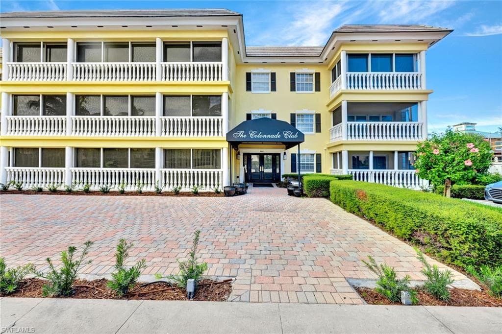 666 3rd ST S 304 NAPLES, FL 34102