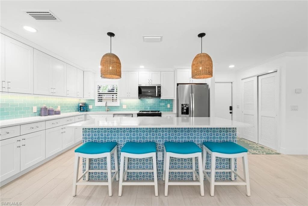 5117 Sea Bell RD D105 SANIBEL, FL 33957