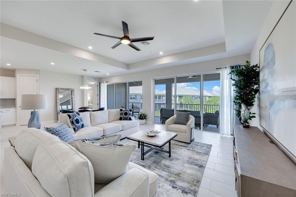 273 Indies DR E 202 NAPLES, FL 34114