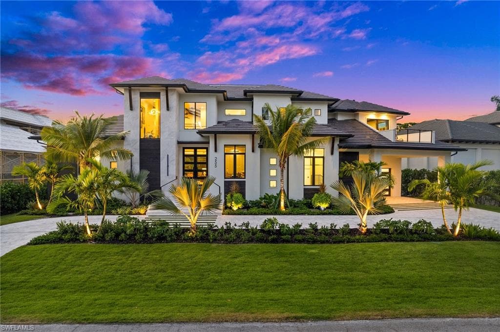 255 21st AVE S NAPLES, FL 34102