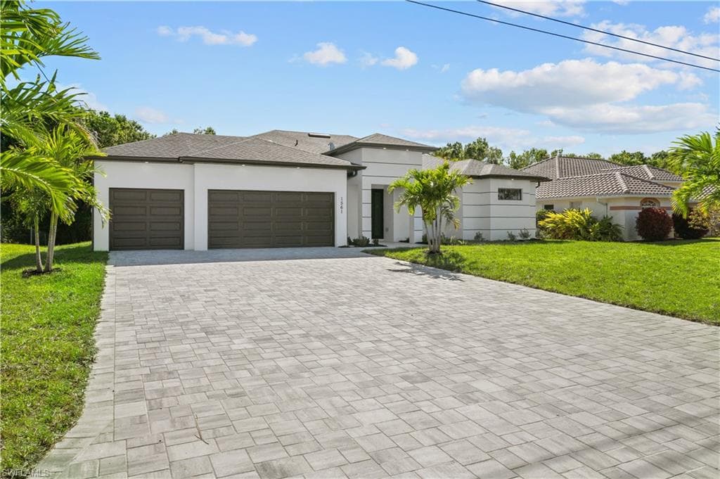 1561 26th PL CAPE CORAL, FL 33993