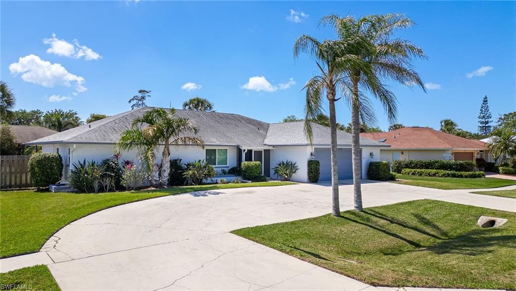 2360 Outrigger LN NAPLES, FL 34104