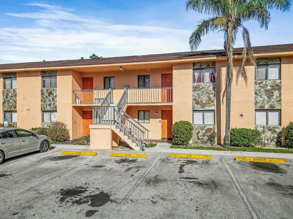 2700 Park Windsor DR 711 FORT MYERS, FL 33901