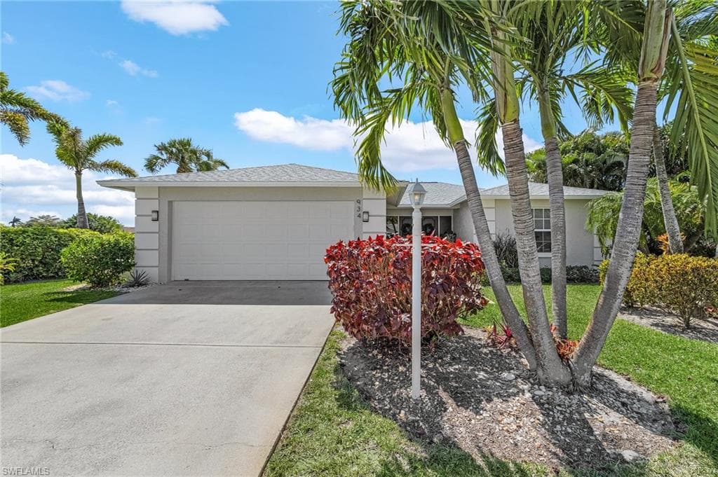 934 Charlemagne BLVD NAPLES, FL 34112