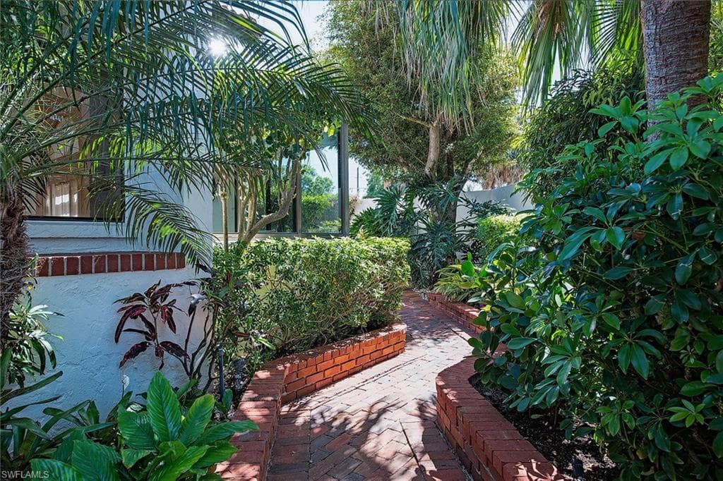 532 Bay Villas LN NAPLES, FL 34108