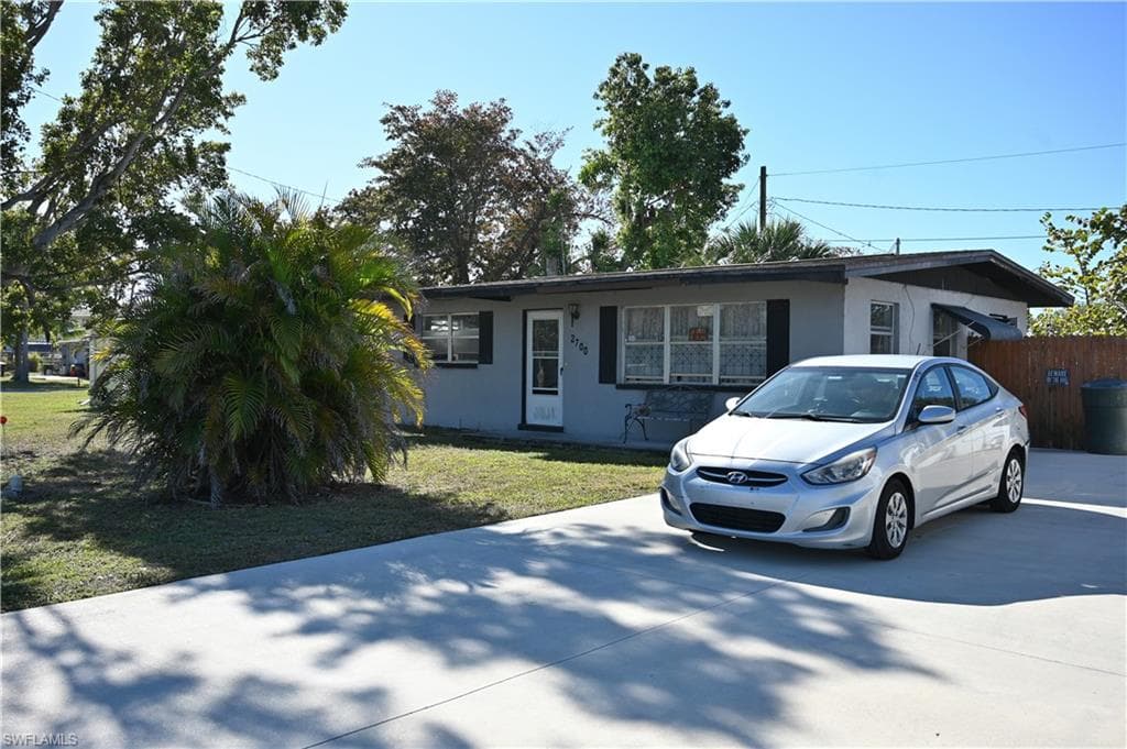 2700 Elmwood ST FORT MYERS, FL 33901