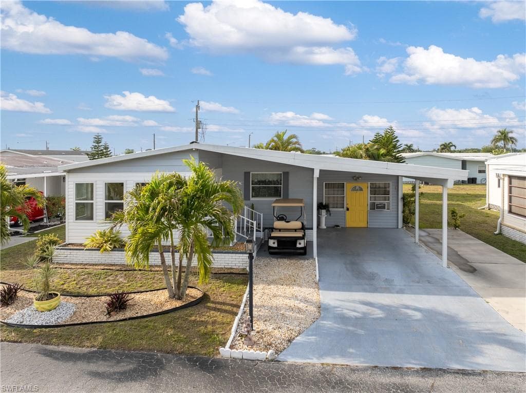 9029 Flamingo CIR NORTH FORT MYERS, FL 33903
