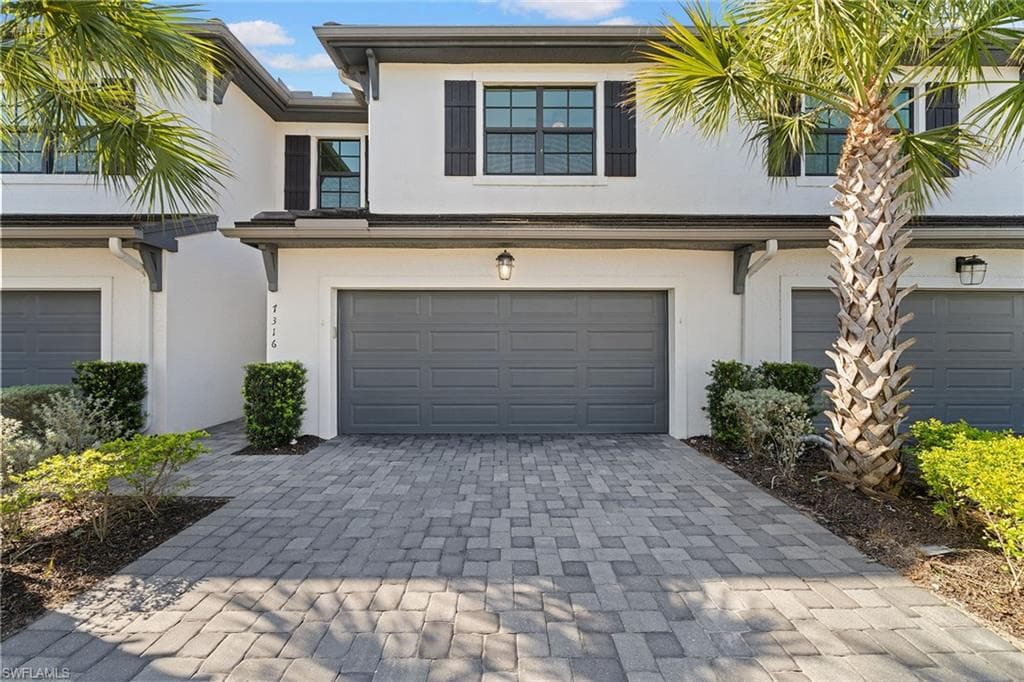 7316 Rockefeller DR NAPLES, FL 34119