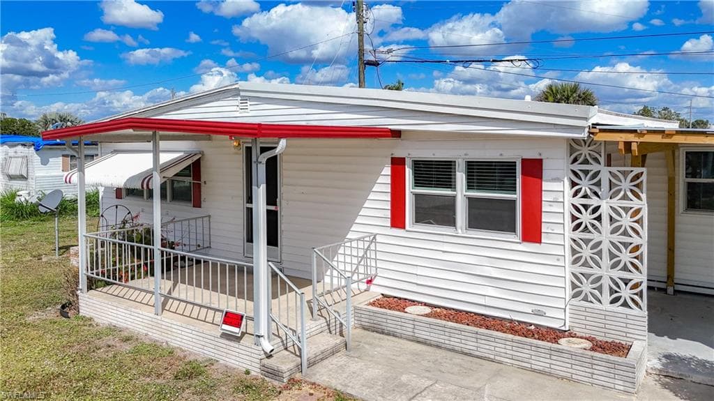 139 Gaslight AVE NORTH FORT MYERS, FL 33917