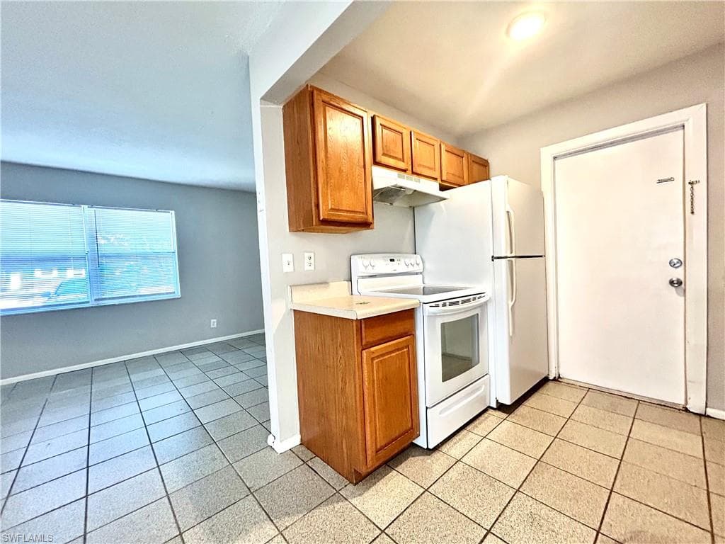 2260 Stella ST FORT MYERS, FL 33901