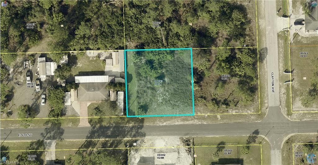 105 E 9th ST LEHIGH ACRES, FL 33972