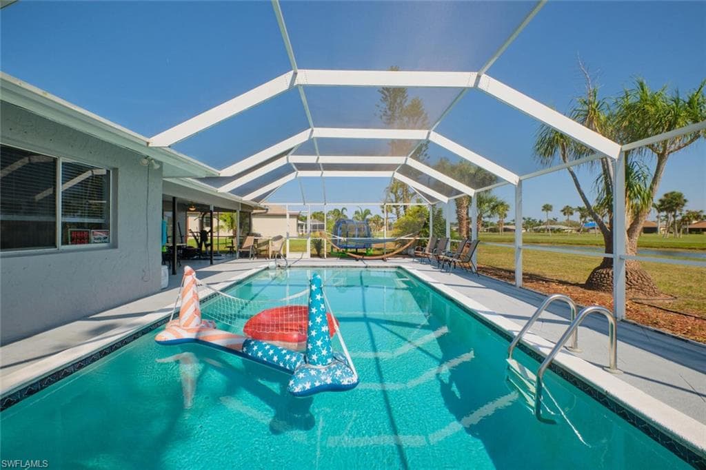 233 SE 10th TER CAPE CORAL, FL 33990