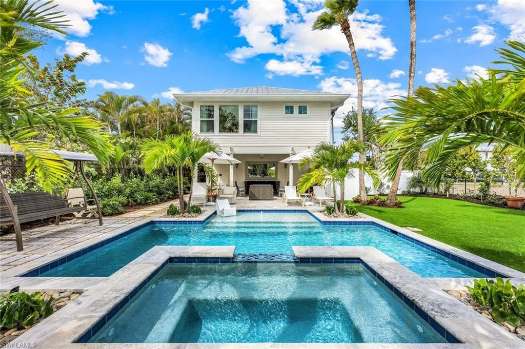 1437 Sandpiper ST NAPLES, FL 34102