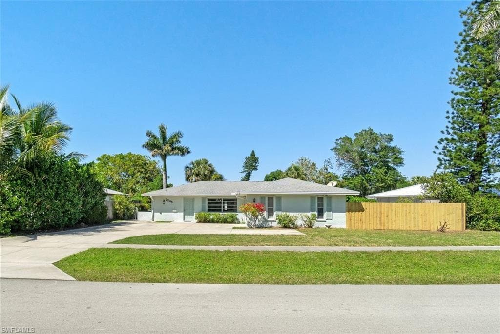 2545 Poinciana DR NAPLES, FL 34105