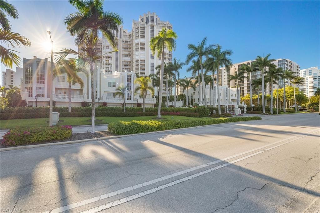 4021 Gulf Shore BLVD N 202 NAPLES, FL 34103