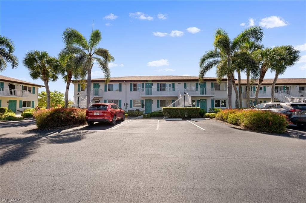 185 Penny LN 4 NAPLES, FL 34112