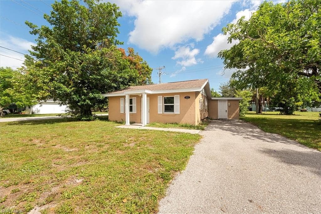 1905 Oakley AVE A and B FORT MYERS, FL 33901