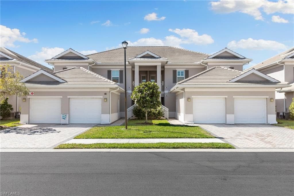 238 Indies DR E 101 NAPLES, FL 34114