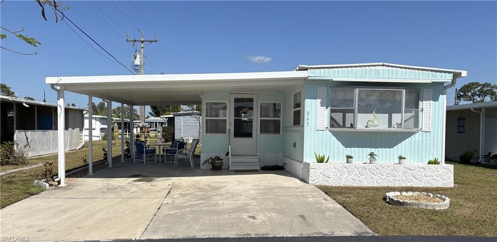 845 Winterest DR NORTH FORT MYERS, FL 33917