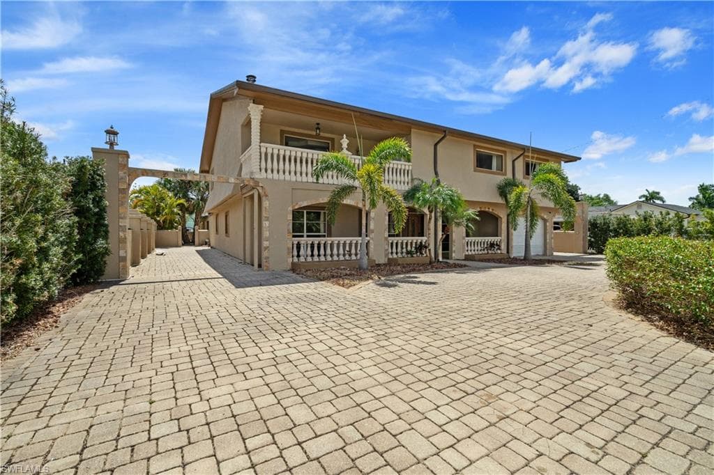 1434 Alhambra DR FORT MYERS, FL 33901