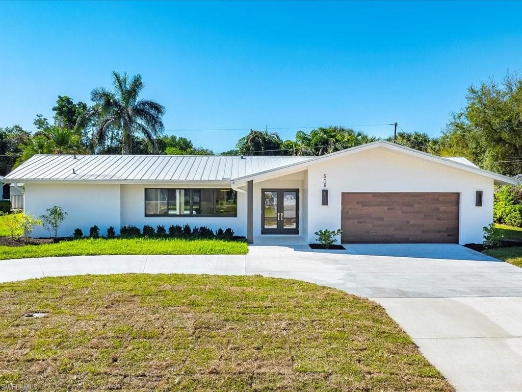 518 Cypress WAY E NAPLES, FL 34110