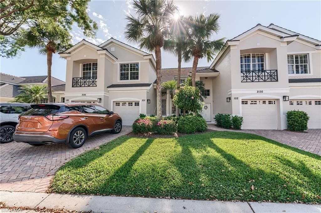 2130 Aberdeen LN 201 NAPLES, FL 34109