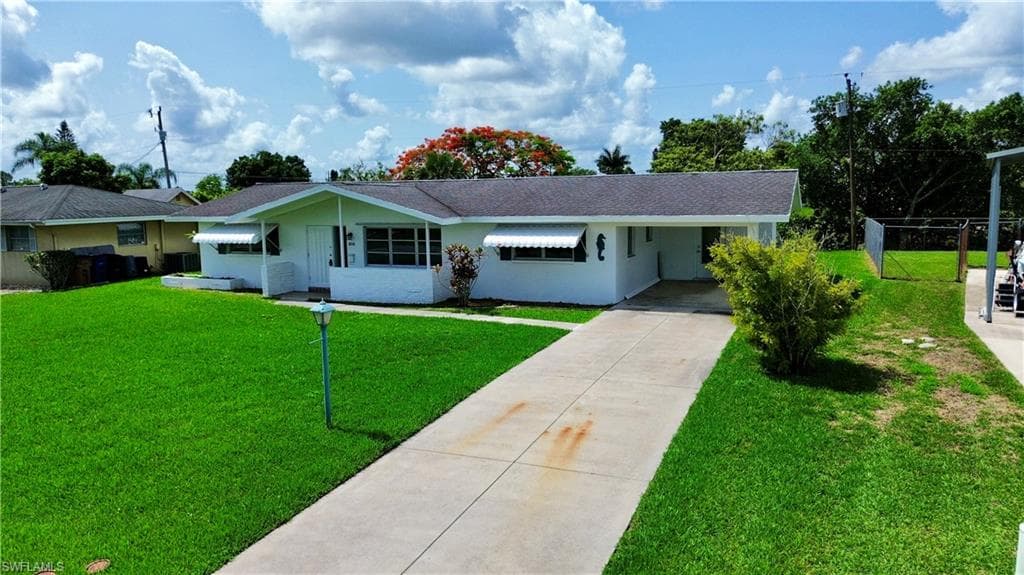 800 Willow DR LEHIGH ACRES, FL 33936