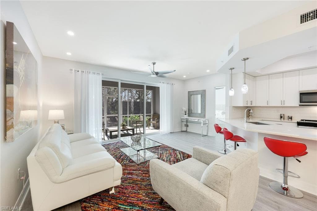 262 Indies DR E 102 NAPLES, FL 34114