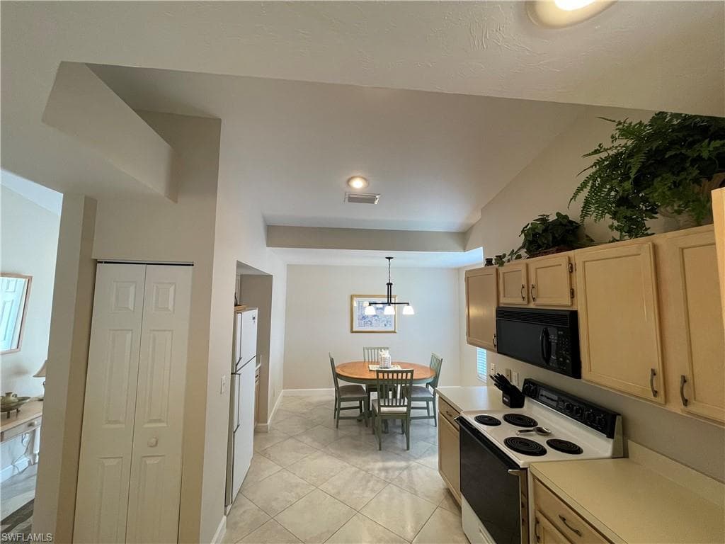 440 Wiggins Lake CT 201 NAPLES, FL 34110