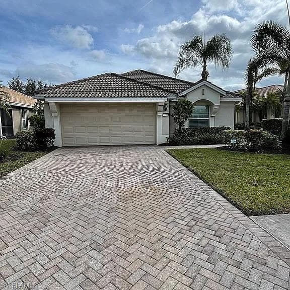 5732 Declaration CT AVE MARIA, FL 34142