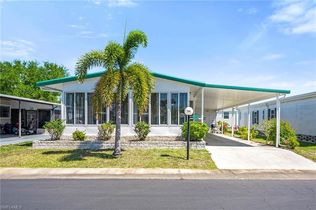 516 Horizon DR NORTH FORT MYERS, FL 33903