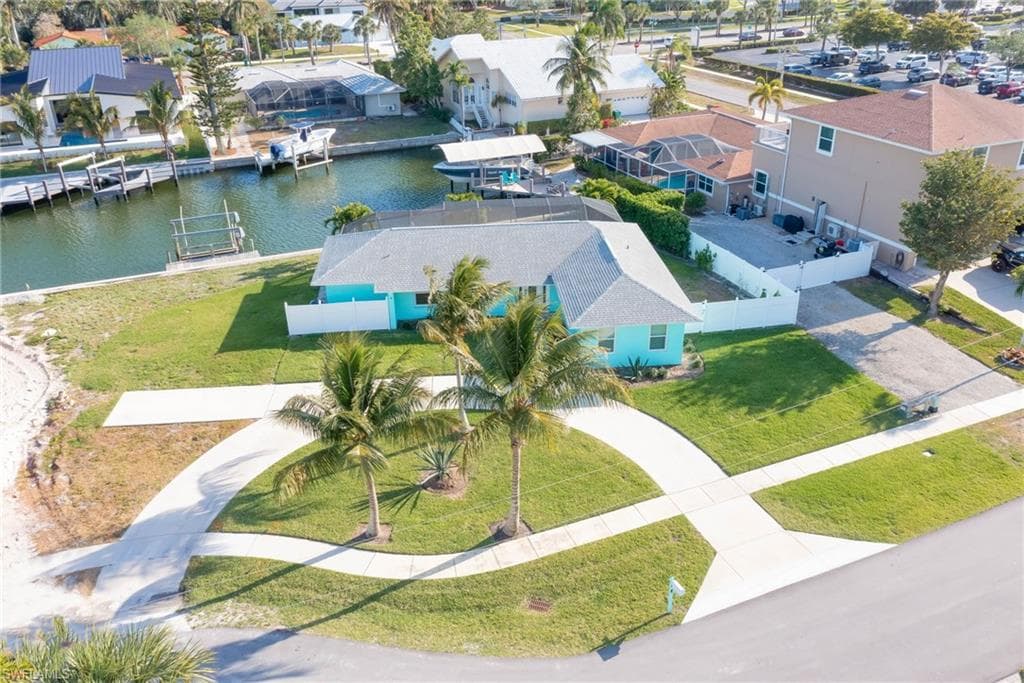 1131 Fern CT MARCO ISLAND, FL 34145
