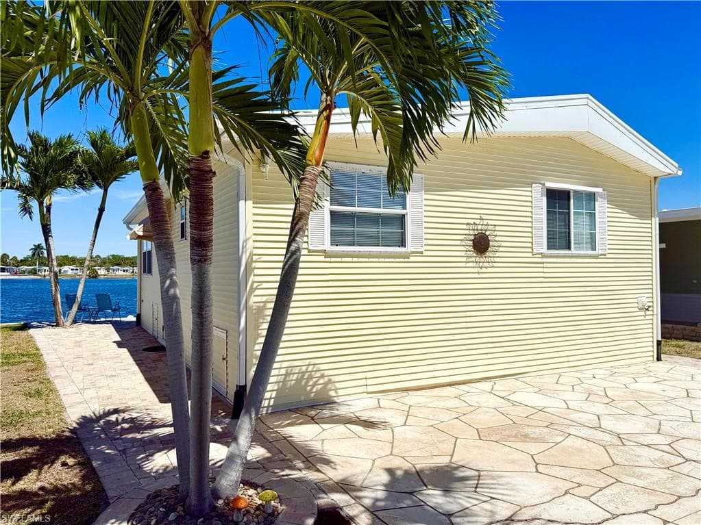 381 Leopard LN 381 NAPLES, FL 34114