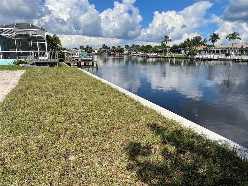 3241 8th ST CAPE CORAL, FL 33991