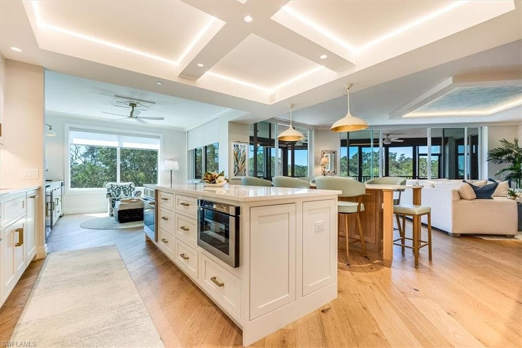 445 Cove Tower DR 302 NAPLES, FL 34110