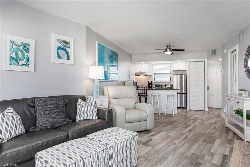 1023 Anglers CV E504 MARCO ISLAND, FL 34145