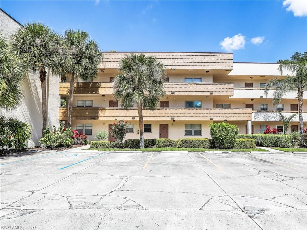 499 Forest Lakes BLVD 308 NAPLES, FL 34105
