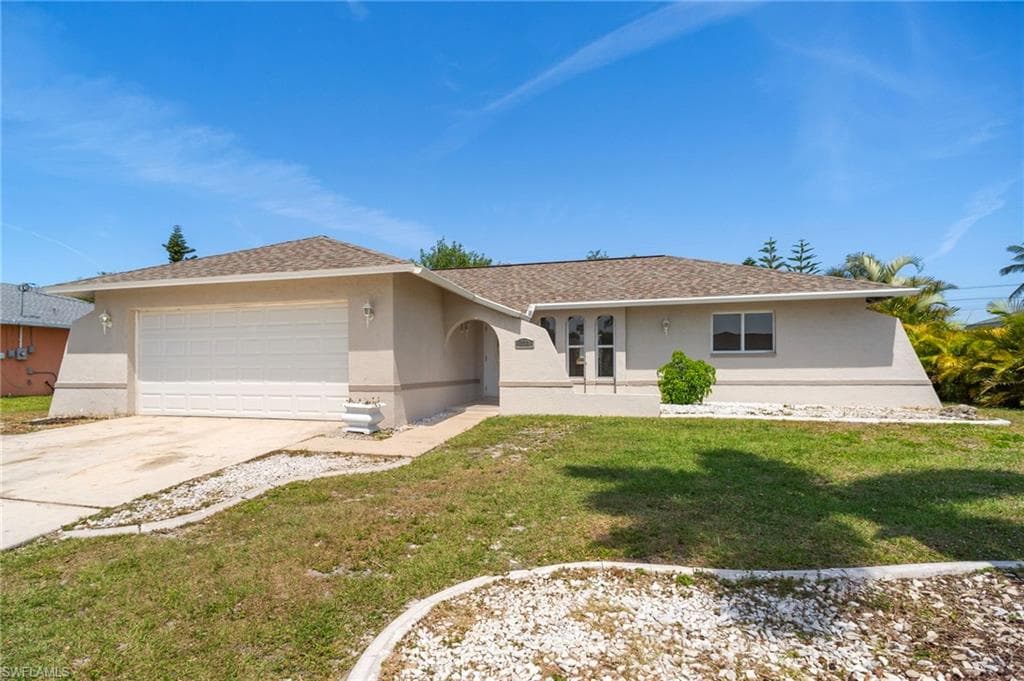 233 SW 32nd TER CAPE CORAL, FL 33914