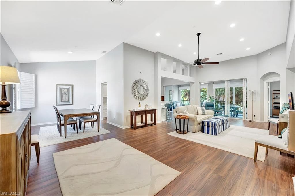 1685 Winding Oaks WAY 202 NAPLES, FL 34109