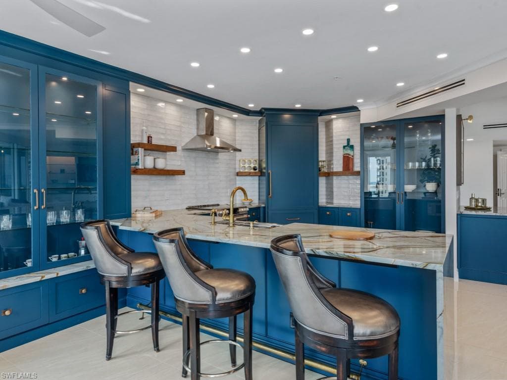 1060 Borghese LN 1806 NAPLES, FL 34114