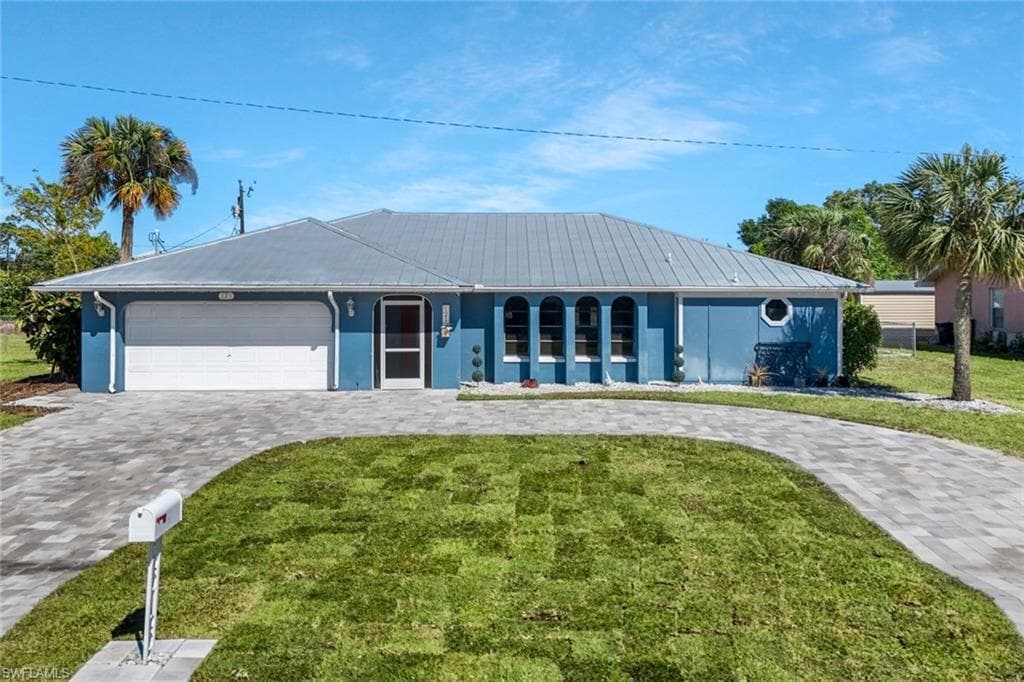 121 Dania CIR LEHIGH ACRES, FL 33936