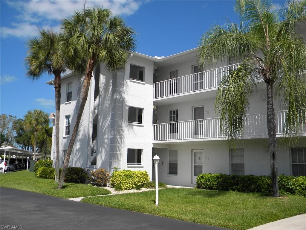 9580 Victoria LN 207A NAPLES, FL 34109