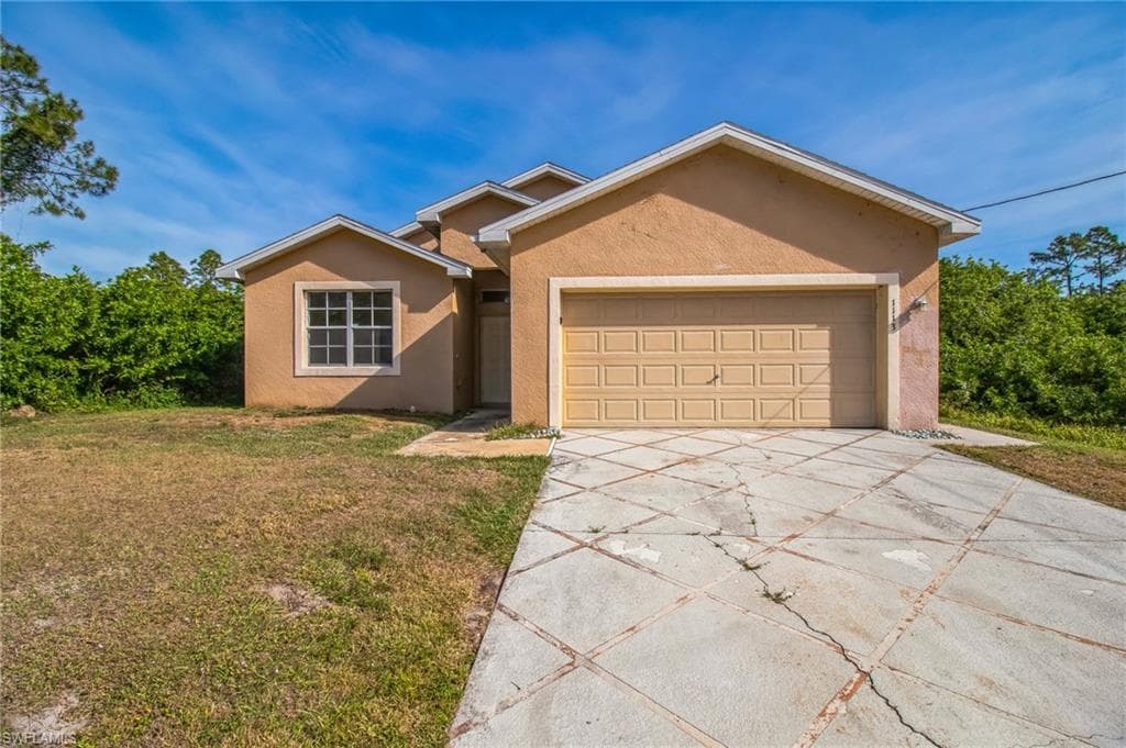 1113 Artic ST E LEHIGH ACRES, FL 33974