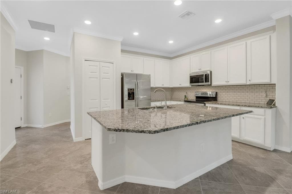 9108 Glenforest DR NAPLES, FL 34120