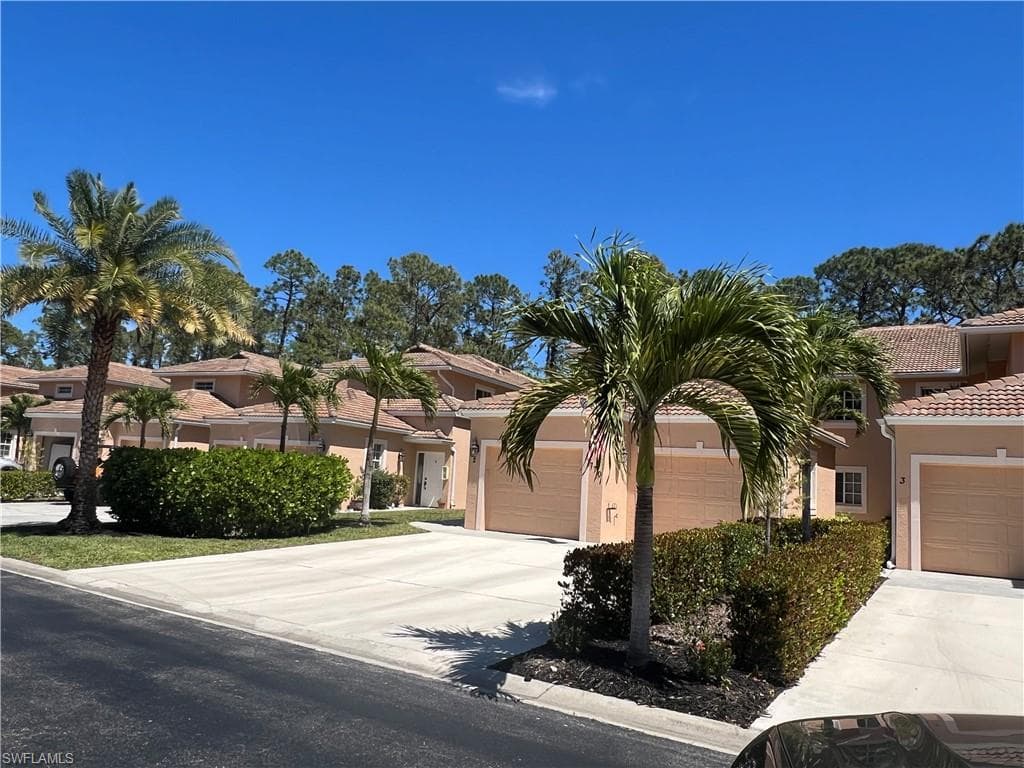 770 Luisa LN 2 NAPLES, FL 34104