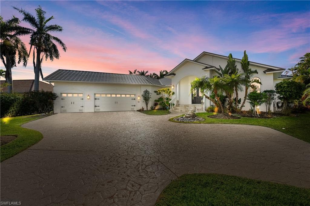 930 Inlet DR MARCO ISLAND, FL 34145