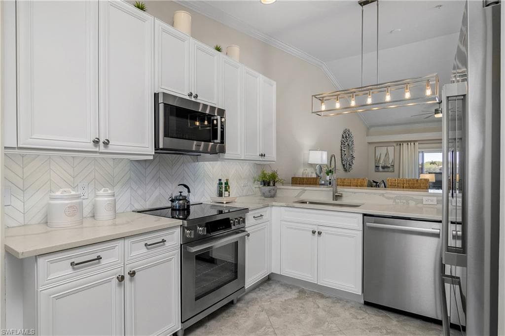 10230 Heritage Bay BLVD 423 NAPLES, FL 34120