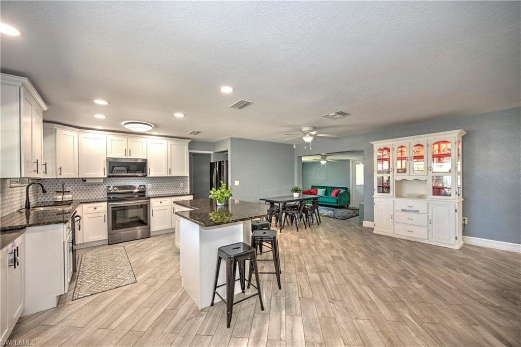 4855 Hampton CT FORT MYERS, FL 33907