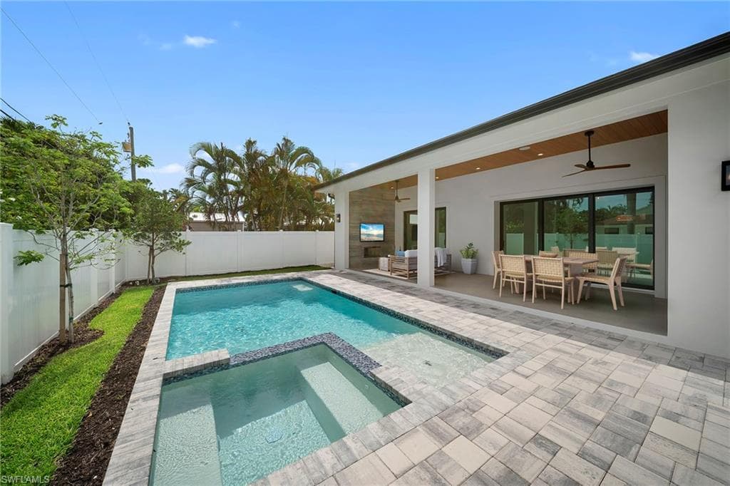 658 93rd AVE N NAPLES, FL 34108