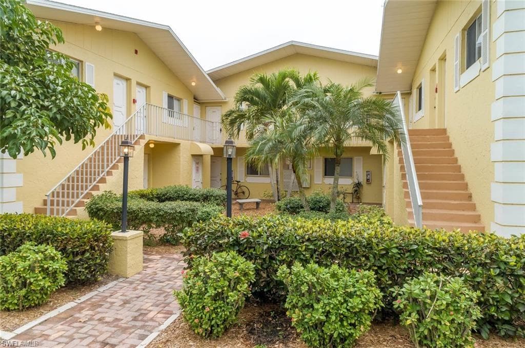 8135 Country RD 203 FORT MYERS, FL 33919